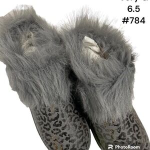 New Very G  Gray Leopard Print Faux Fur Boots Size 6.5